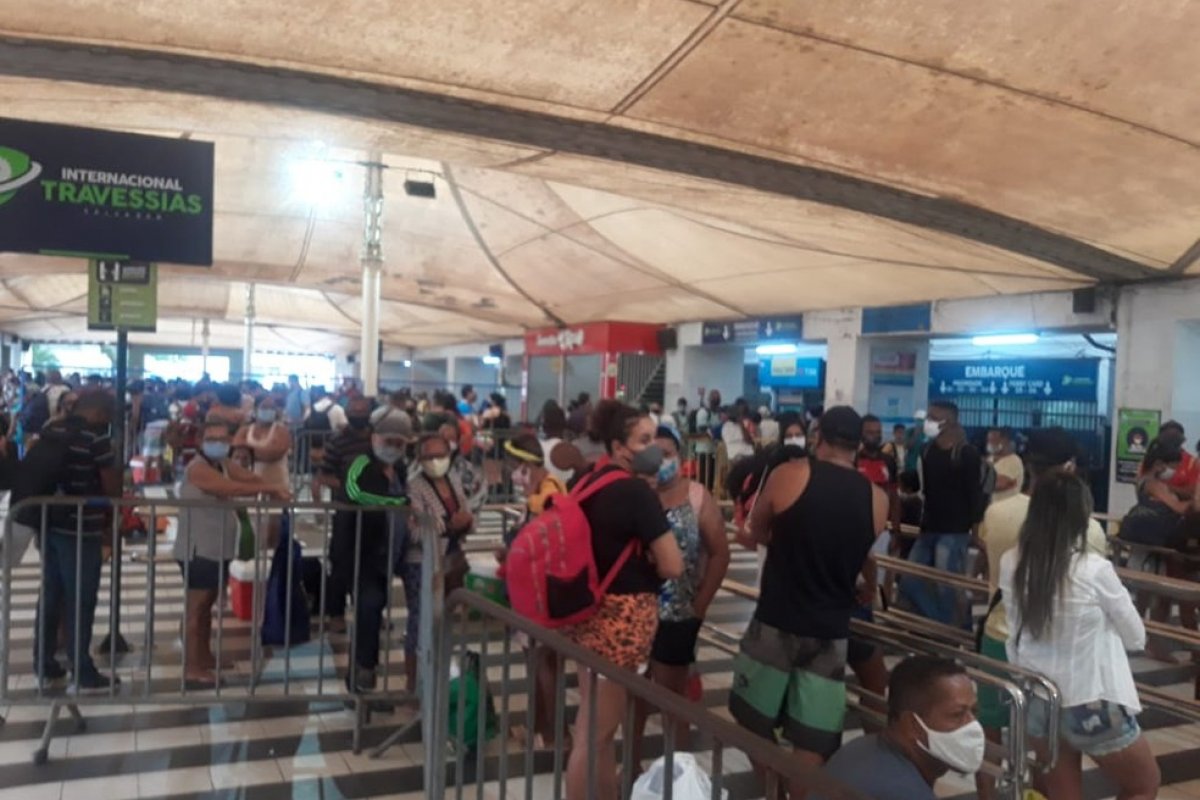 Ferry boat registra intensa movimentação de passageiros neste sábado