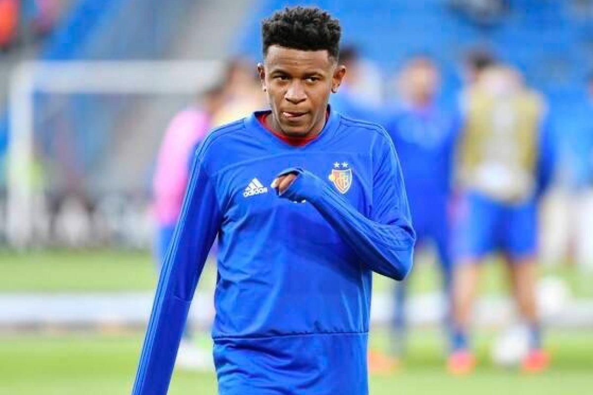 Basel decide não comprar Eric Ramires e meia volta ao Bahia