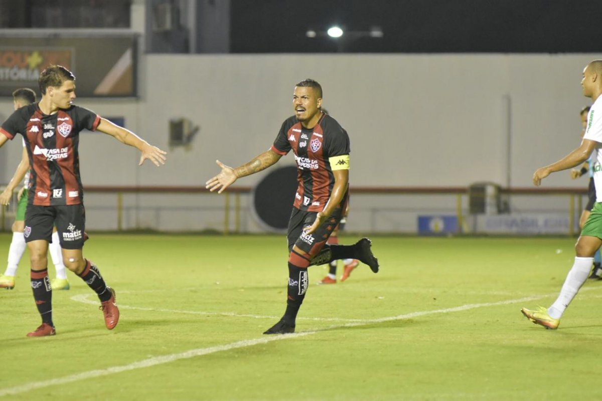 Em jogo com seis gols e três expulsões, Vitória goleia Cuiabá pela Série B