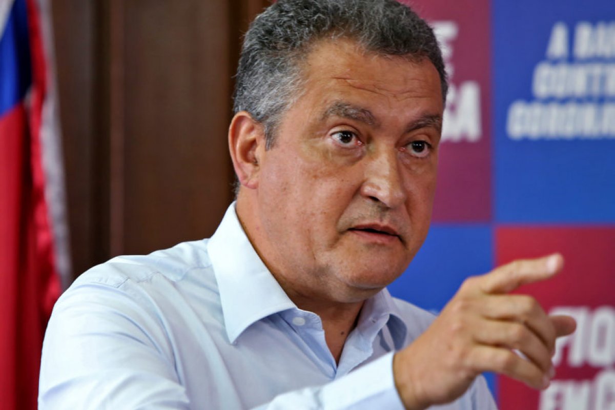 "É o estilo miliciano de ser", diz Rui sobre Bolsonaro