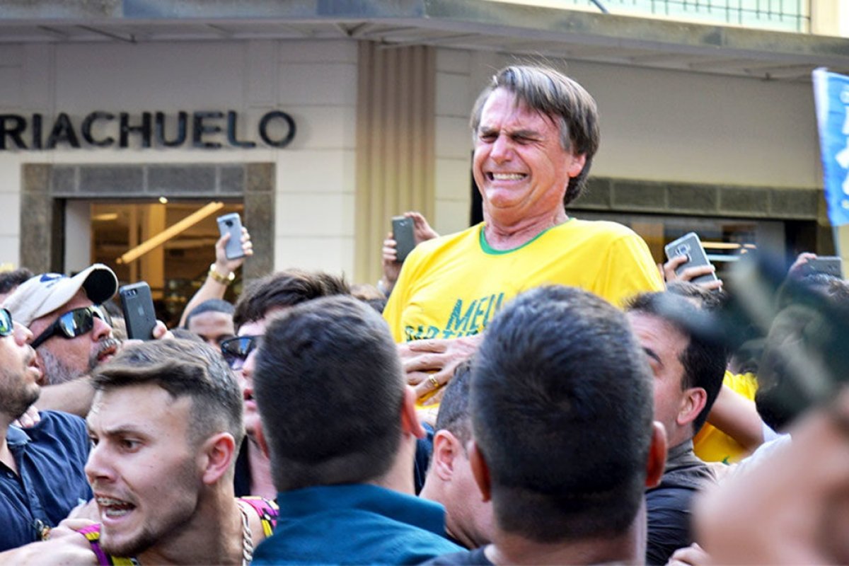 Após dois anos da facada, Bolsonaro relembra ataque e comemora recuperação
