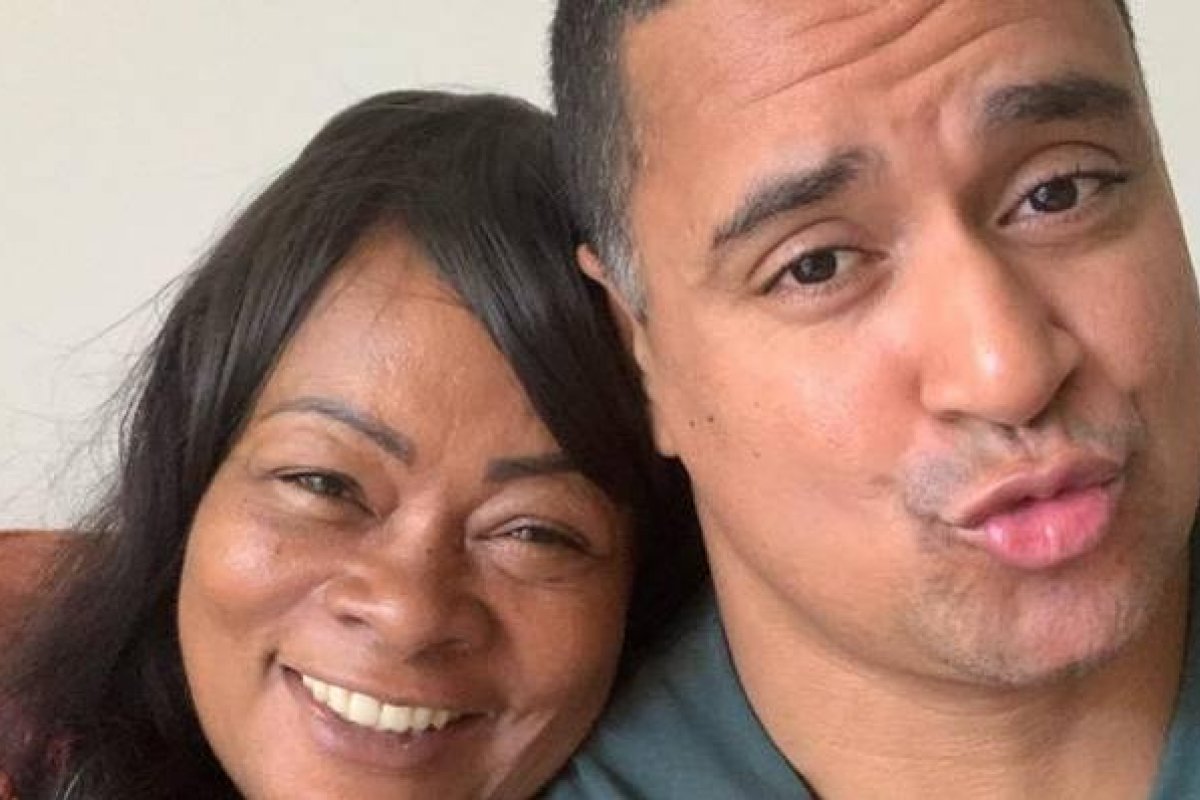 Xanddy homenageia a mãe pela passagem do seu aniversário