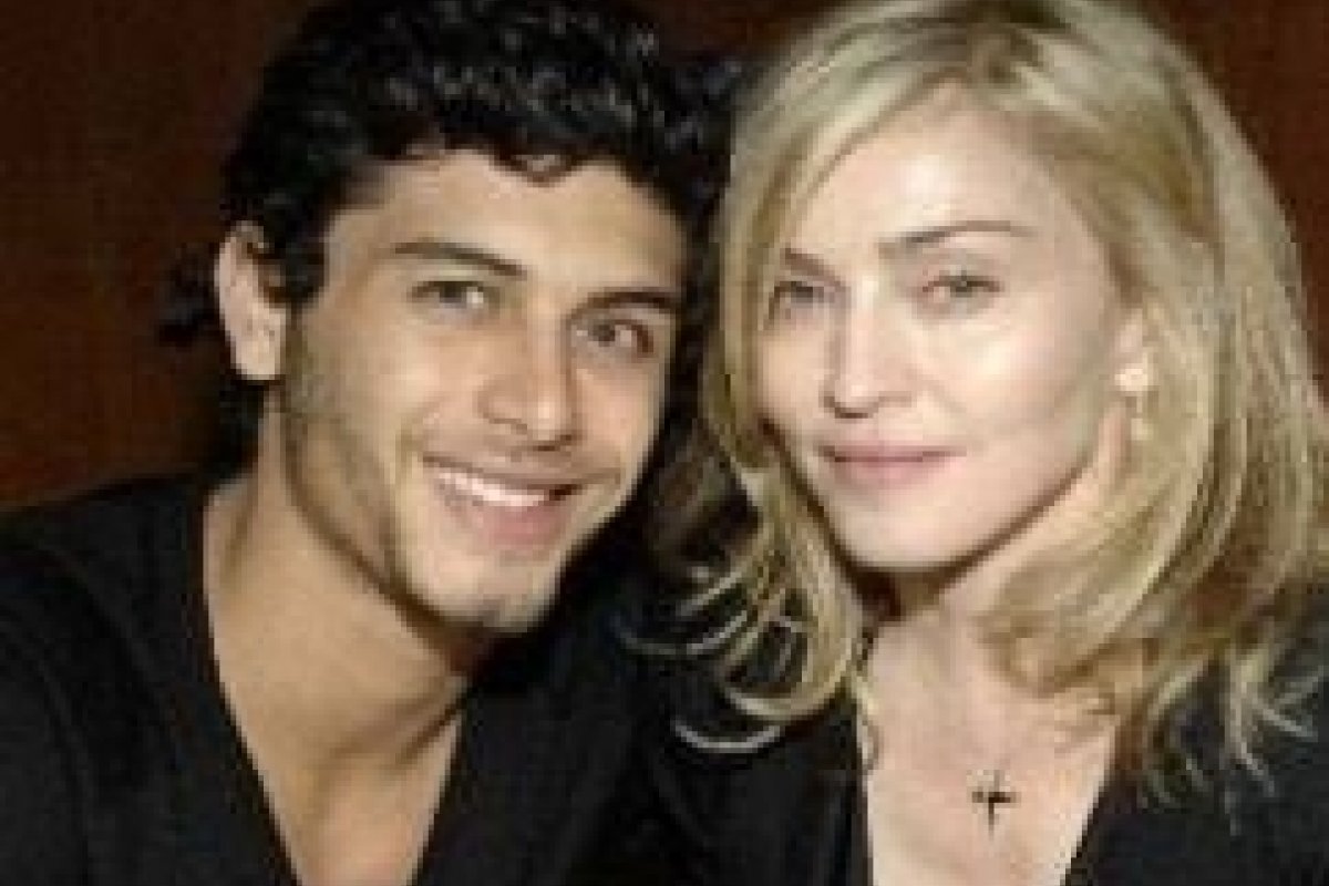 Durante live, Jesus Luz desabafa: " Não aguento mais falar sobre Madonna"