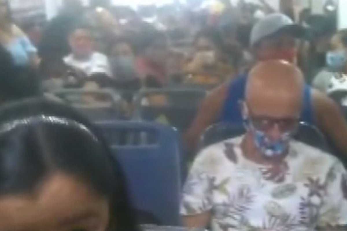 Passageiros registram aglomeração em lancha da travessia Salvador-Mar Grande