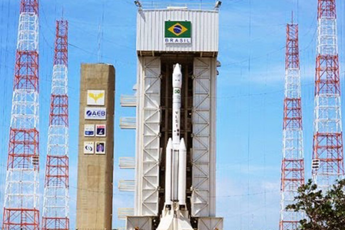 Governo cria grupo para revisar política espacial do Brasil