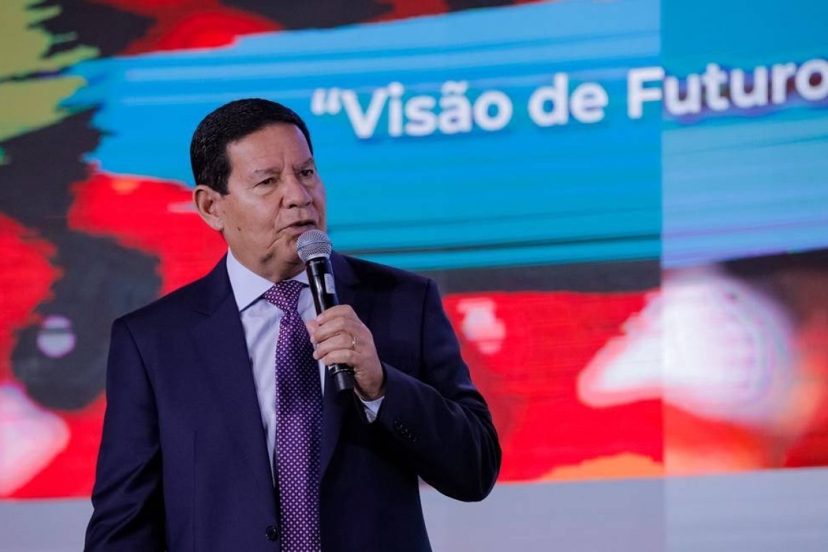 Governo quer militares atuem no combate ao desmatamento na Amazônia até 2022