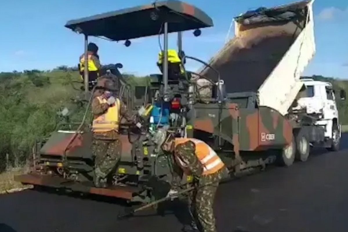 Bolsonaro entrega obra de ferrovia Oeste-Leste na Bahia ao Exército nesta sexta (11)