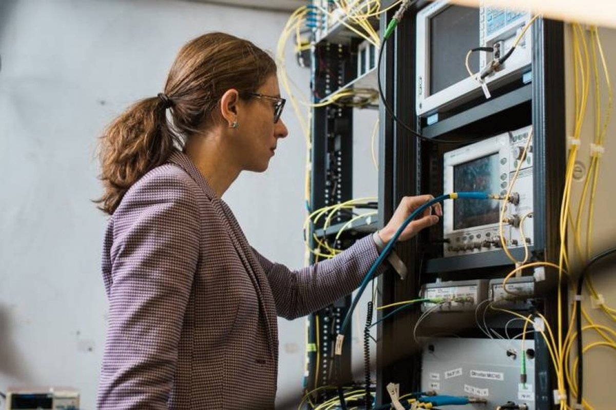 Pesquisadora brasileira alcança recorde de velocidade de internet