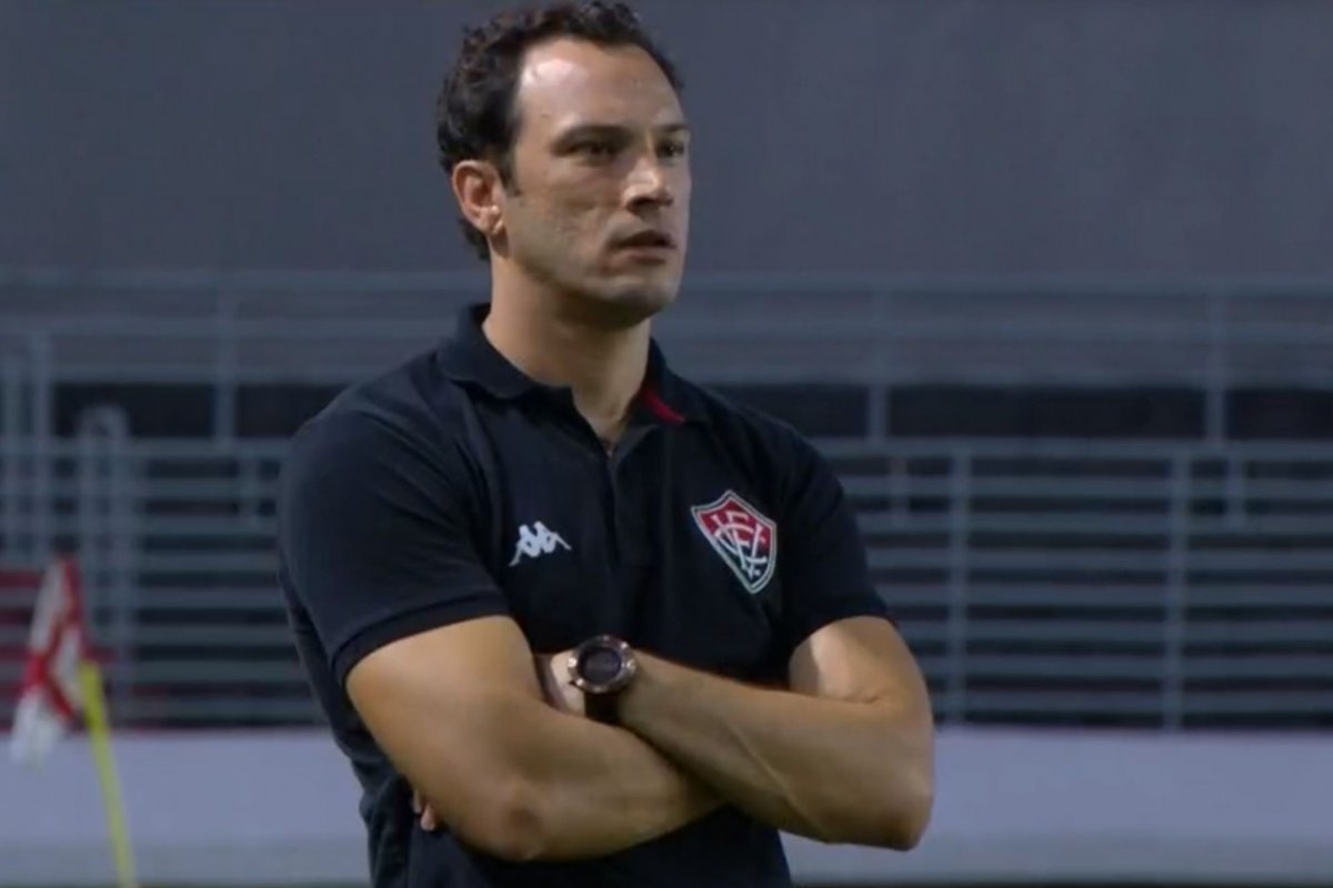 CBF antecipa partida do Vitória contra o Juventude e causa preocupação em Pivetti: "complicada"