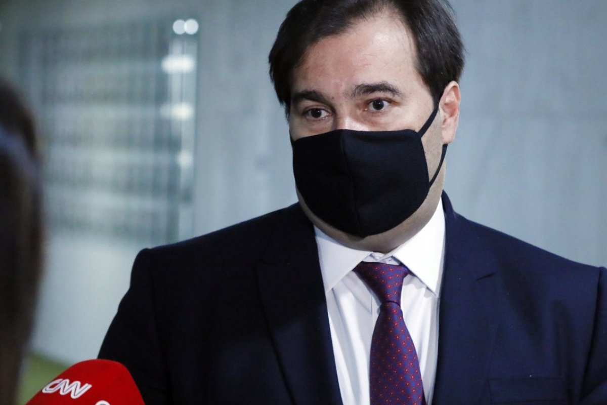 PL das Fake News deve ser votado neste ano, diz Rodrigo Maia