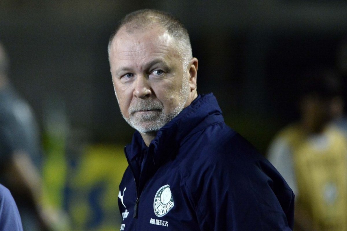 Bahia fecha com o técnico Mano Menezes