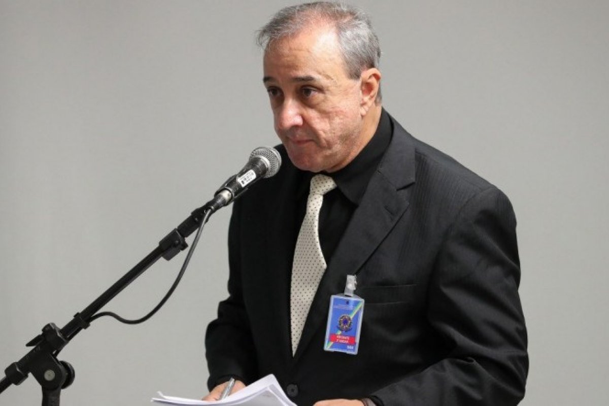 Vídeo: Médico pernambucano denuncia governador Paulo Câmara, prefeito Geraldo Júlio e o Cremepe ao presidente Bolsonaro.