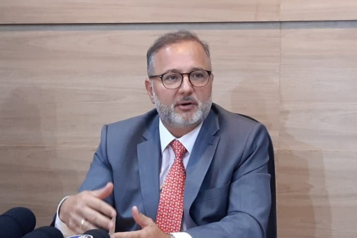 Bahia vai testar vacina russa com 500 pacientes, diz Fábio Vilas-Boas