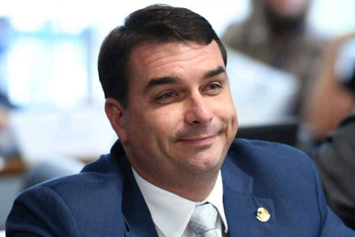 MP do Rio deve apresentar denúncia contra Flávio Bolsonaro em duas semanas