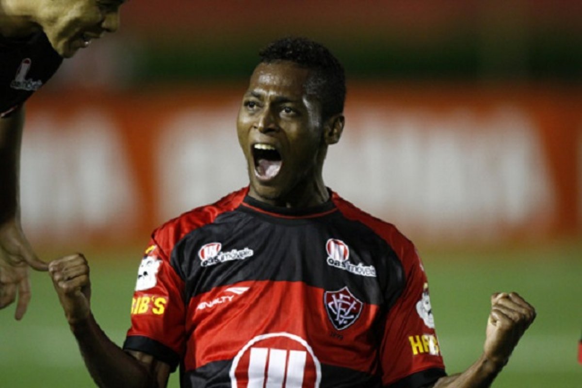 Marquinhos não descarta retorno ao Vitória: "Depende mais deles do que de mim"