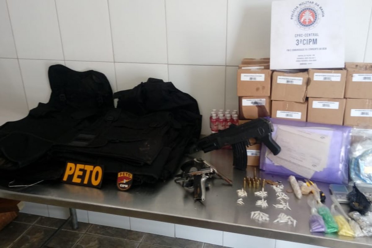 Dois suspeitos morrem em confronto com a polícia no bairro de Cajazeiras, em Salvador