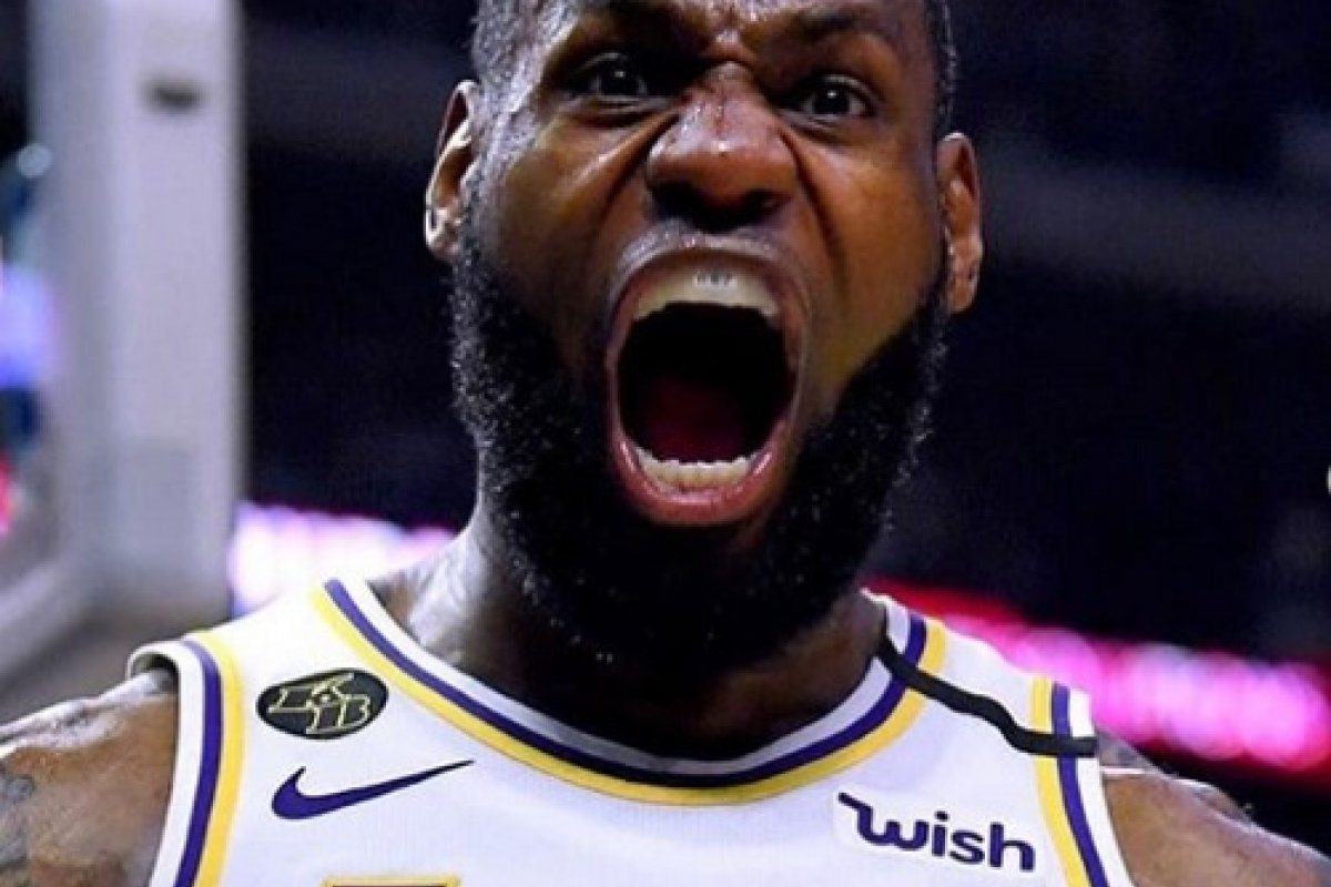 Lebron é absoluto em semifinal e impressiona por forma física