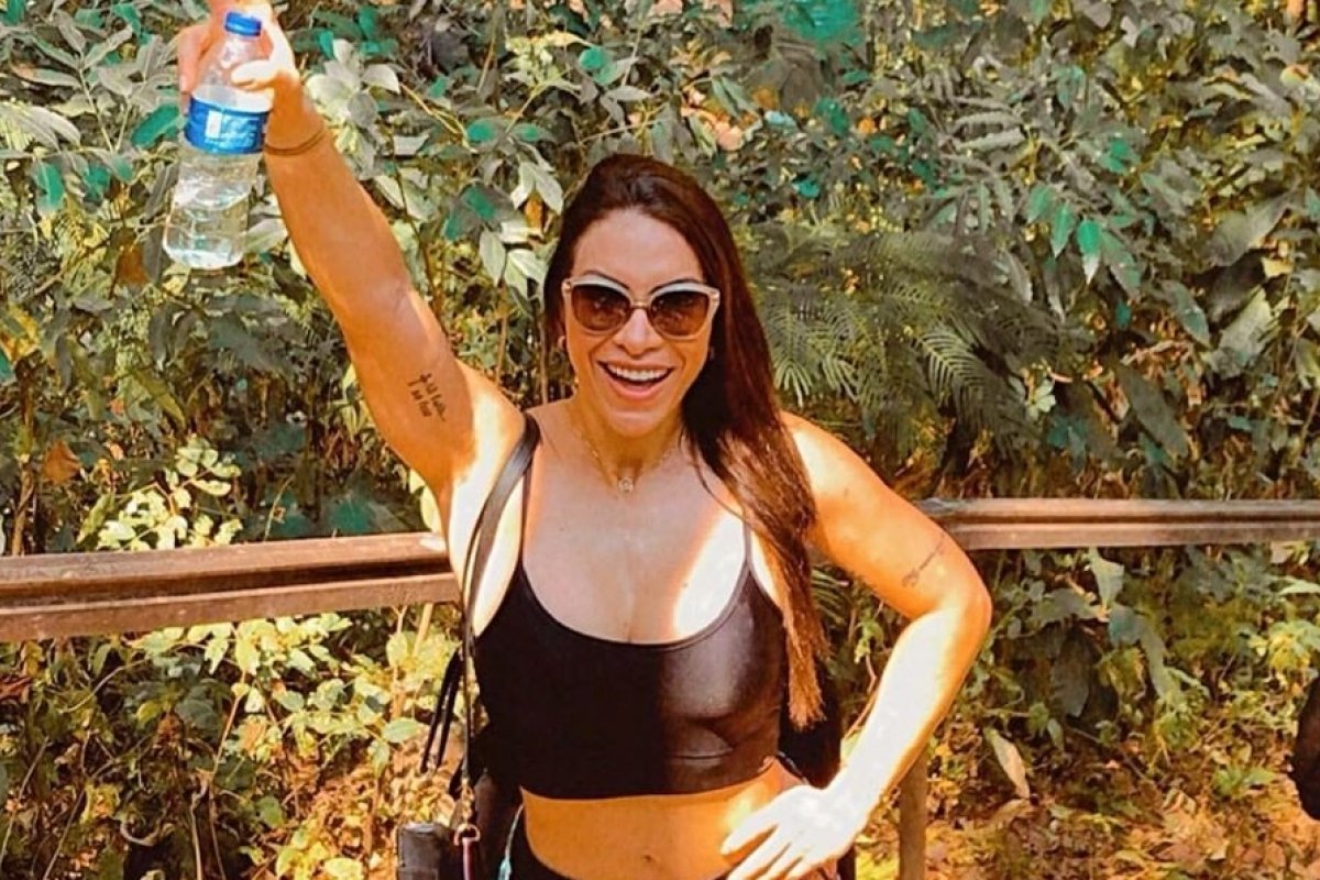 Nas redes sociais, médica picada por jararaca relembra momentos antes do incidente