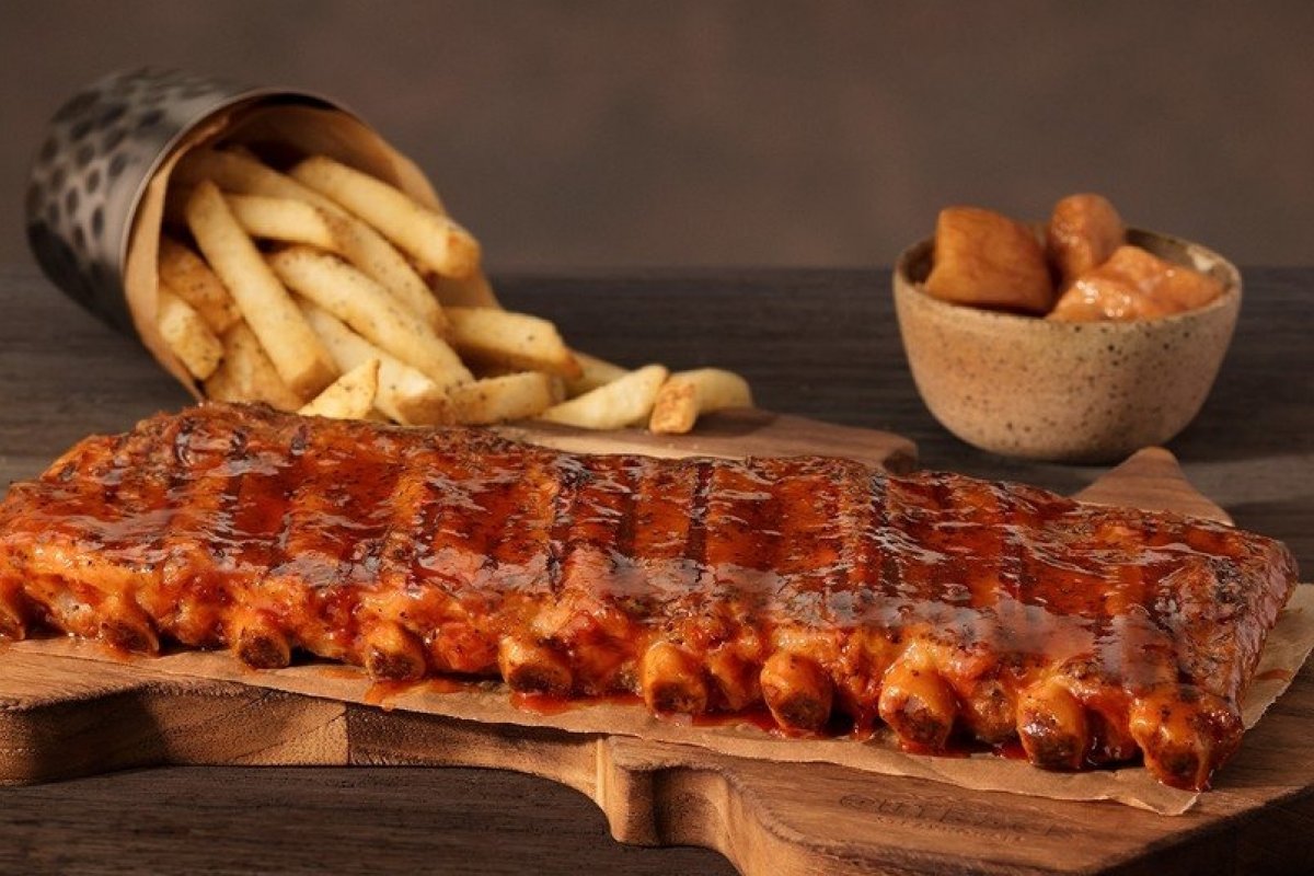 Outback oferece 100 vagas de emprego em Lauro de Freitas