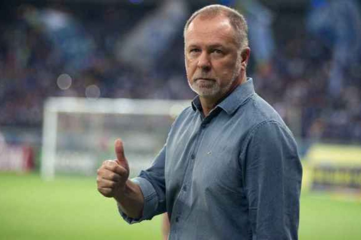 "O futebol do Nordeste cresce com sua chegada", afirma Bellintani após acerto com Mano Menezes