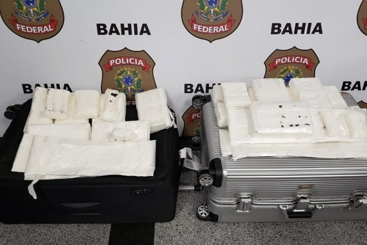 Casal é preso após tentar transportar drogas em fundo falso de mala, no aeroporto de Salvador