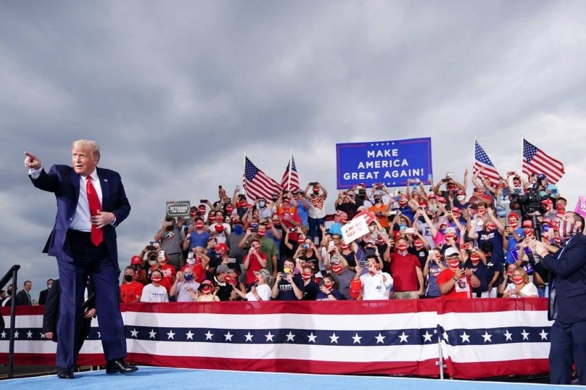 Jornalista afirma que Trump sabia que Covid era mais mortal e minimizou impacto de propósito