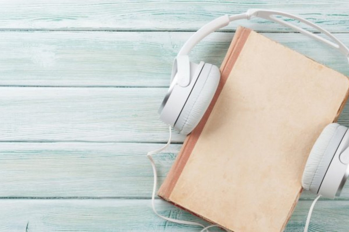 Descubra cinco opções para baixar livros em áudio de graça