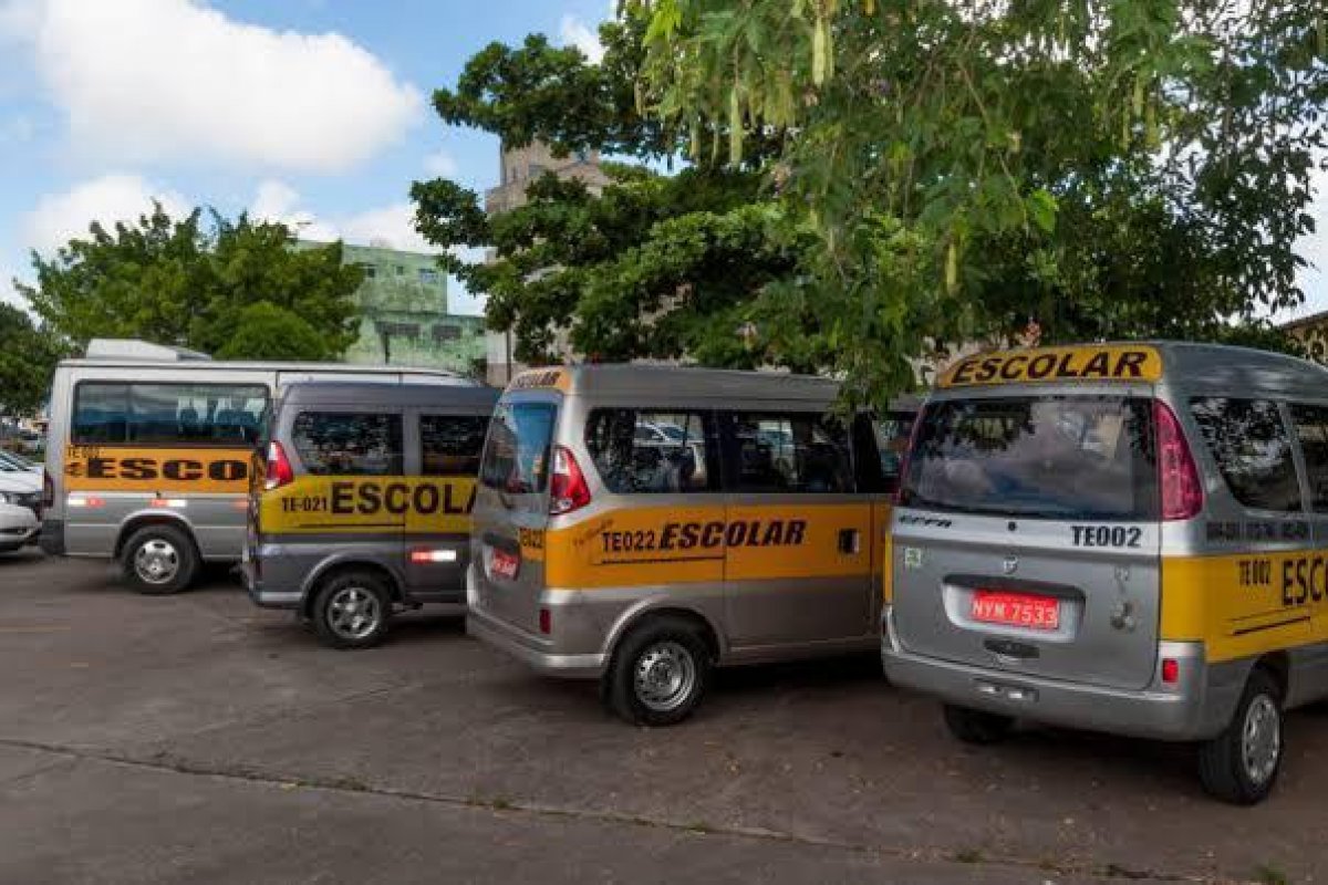 Prefeitura de Itabuna coloca vans escolares para fazer transporte da população
