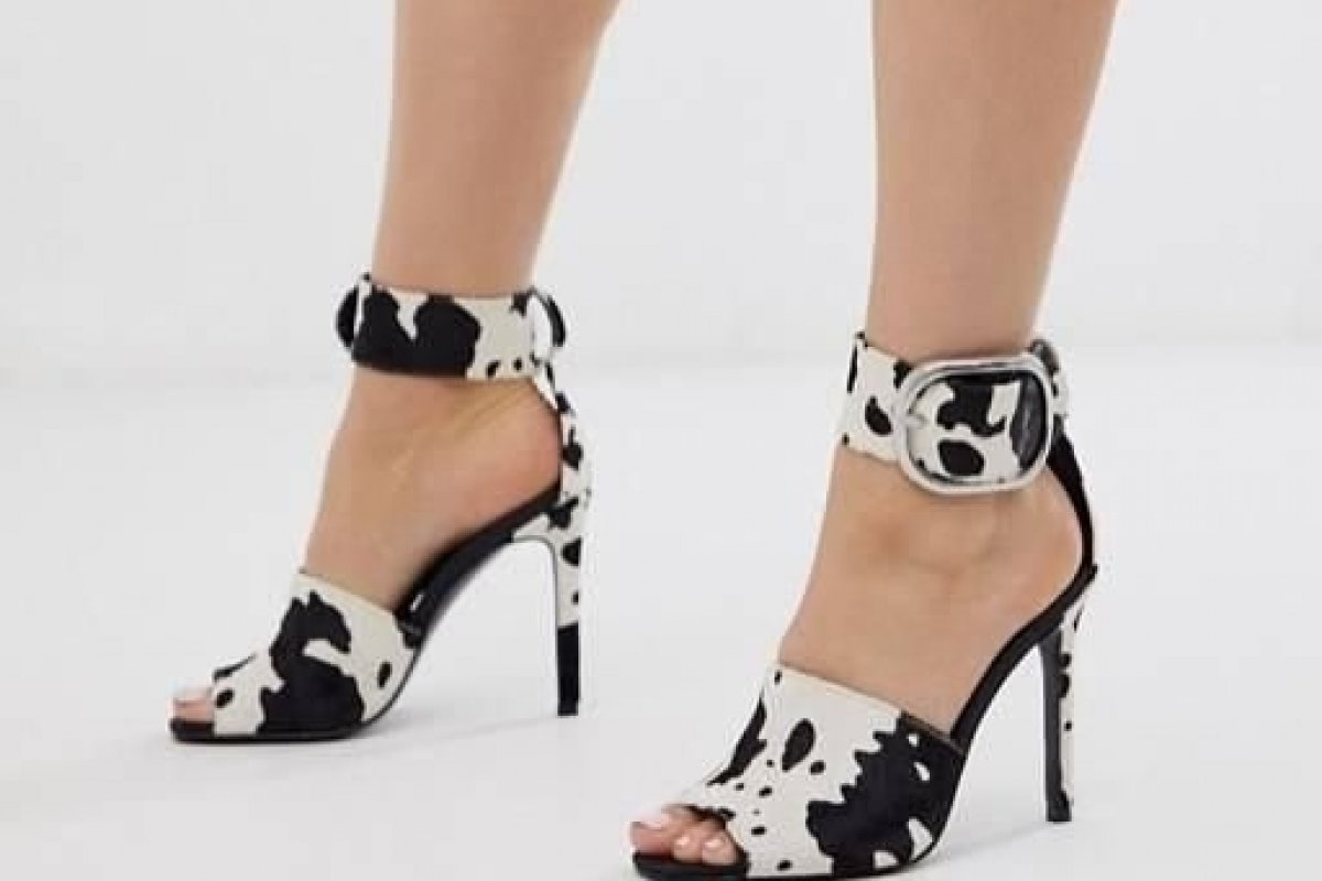 Os calçados com estampa de vaca estão em alta