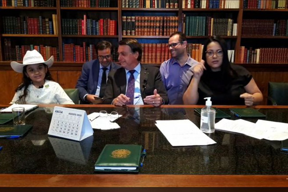 Bolsonaro descarta fim do seguro-defeso