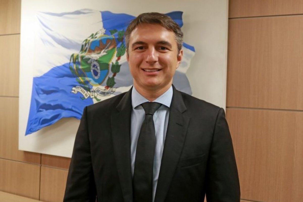 Secretário estadual de Educação do RJ, Pedro Fernandes, é preso em operação da polícia