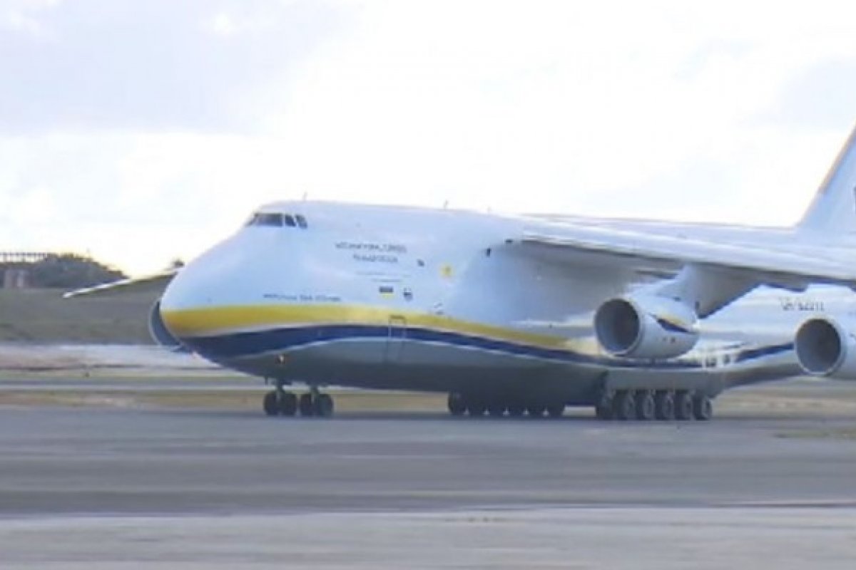 Segundo maior avião de carga do mundo pousa em Salvador nesta sexta-feira (11)