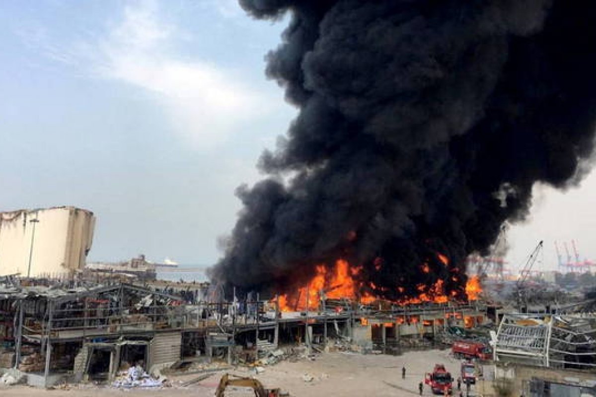 Segundo incêndio em porto de Beirute destruiu estoques da Cruz Vermelha