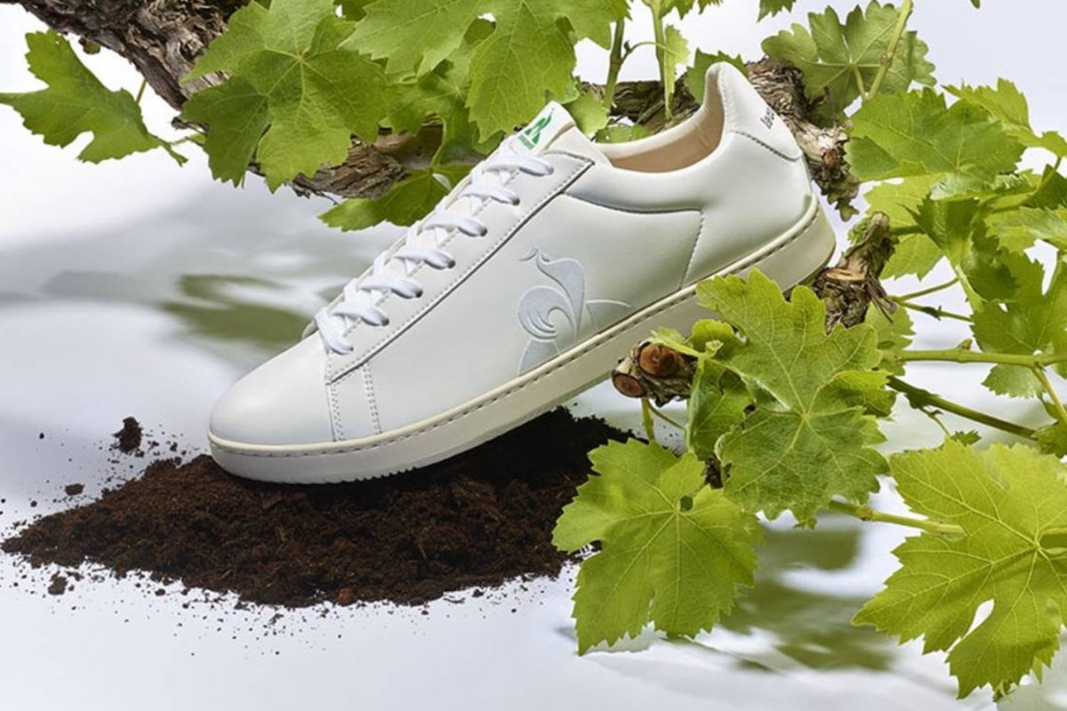 Marca lança tênis com “couro” vegano feito de cascas de uva