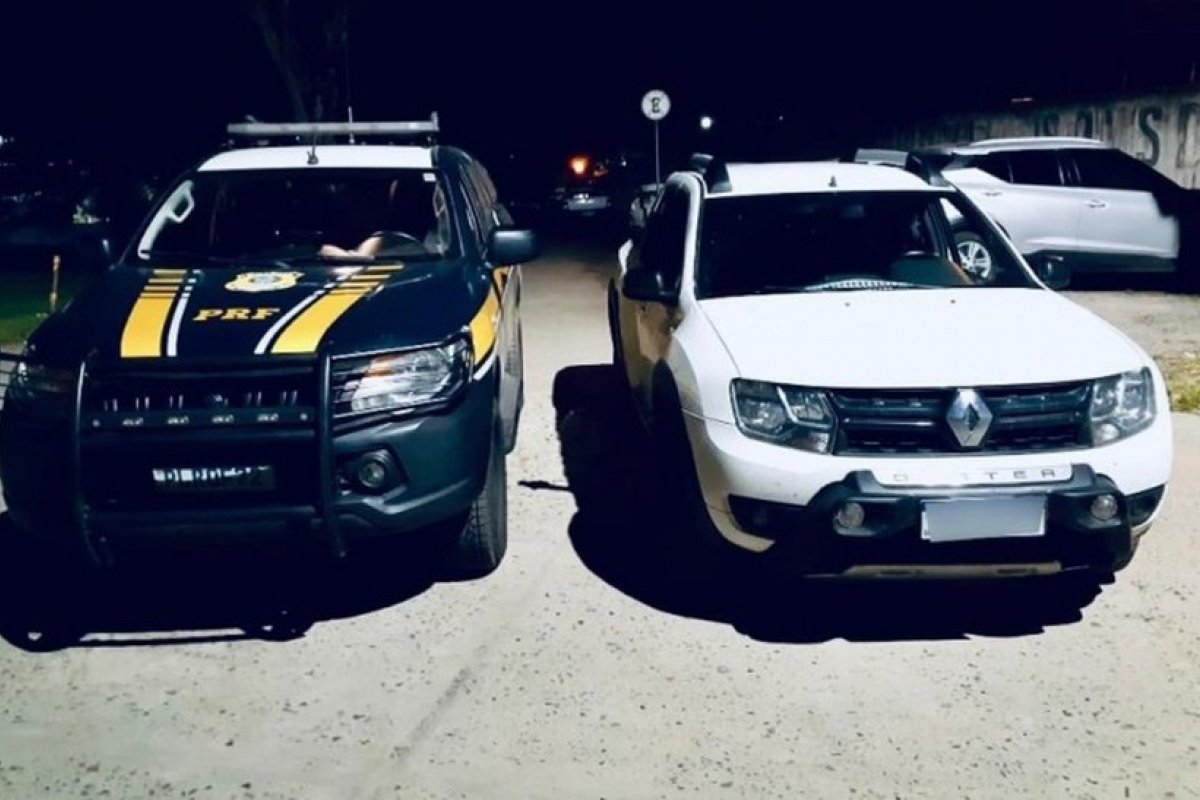 Homem é preso na Bahia com carro roubado no Rio de Janeiro