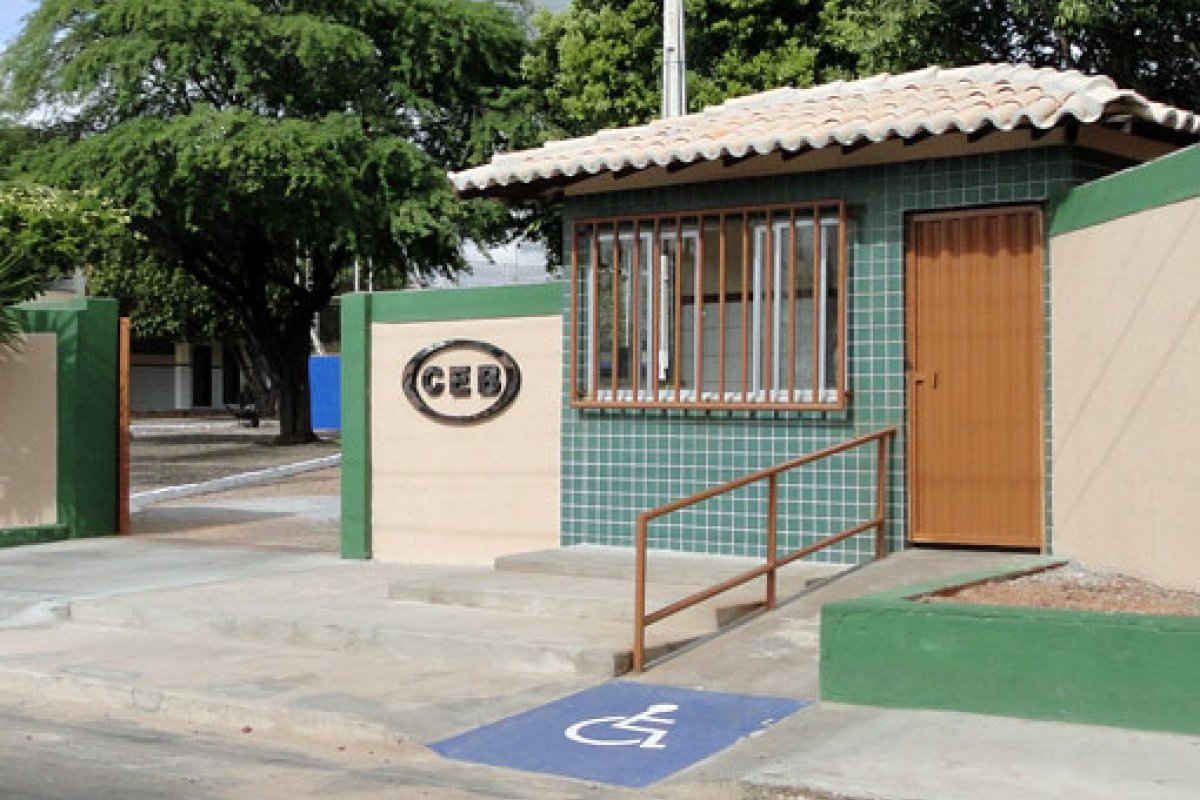 MP-BA pede que Justiça determine suspensão do retorno das aulas presenciais na cidade de Brumado