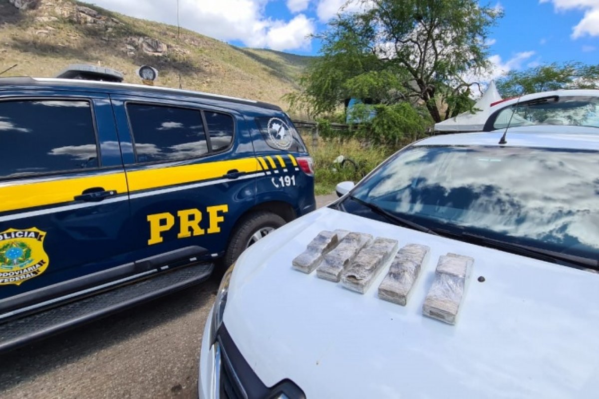 PRF prende dupla suspeita de tráfico de drogas em Jequié, na Bahia