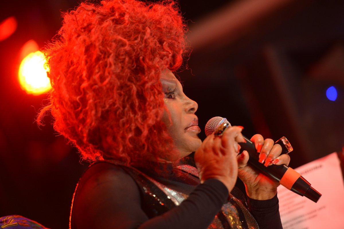 Correios lança selo em homenagem a Elza Soares