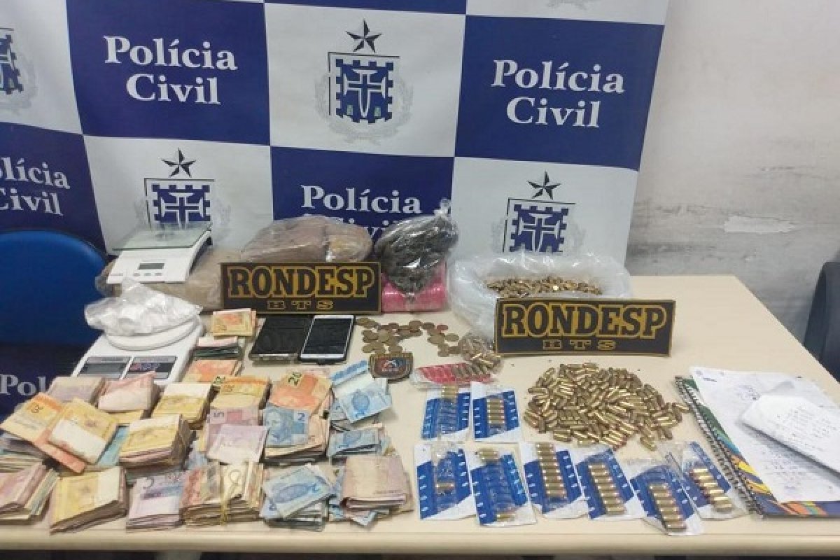 Mulher responsável por tráfico de drogas em Salvador e Região Metropolitana é presa com R$ 19 mil