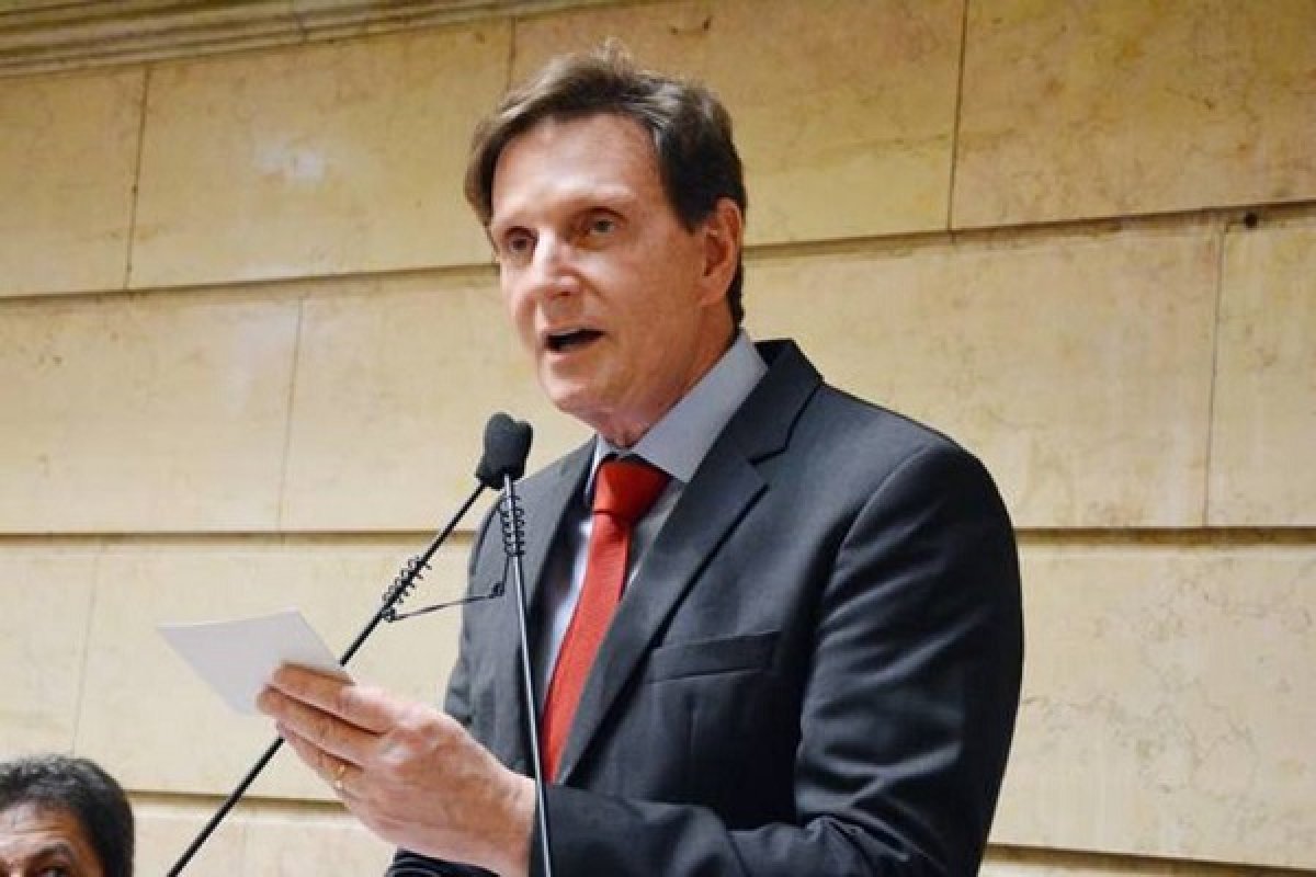 Marcelo Crivella e empresário agiram para evitar demolição de casa de Romário