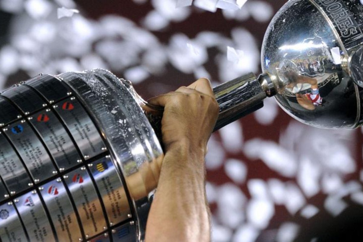 SBT pode mudar horário da Libertadores para bater audiência da Globo