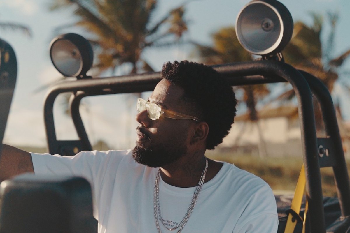 O Poeta lança clipe da música ‘Bunda na Água’