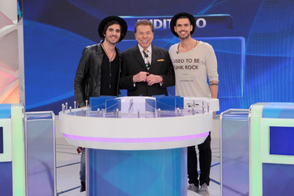 "Programa Silvio Santos" deste domingo traz Fiuk e Ivo Mozart no "Jogo das 3 Pistas"