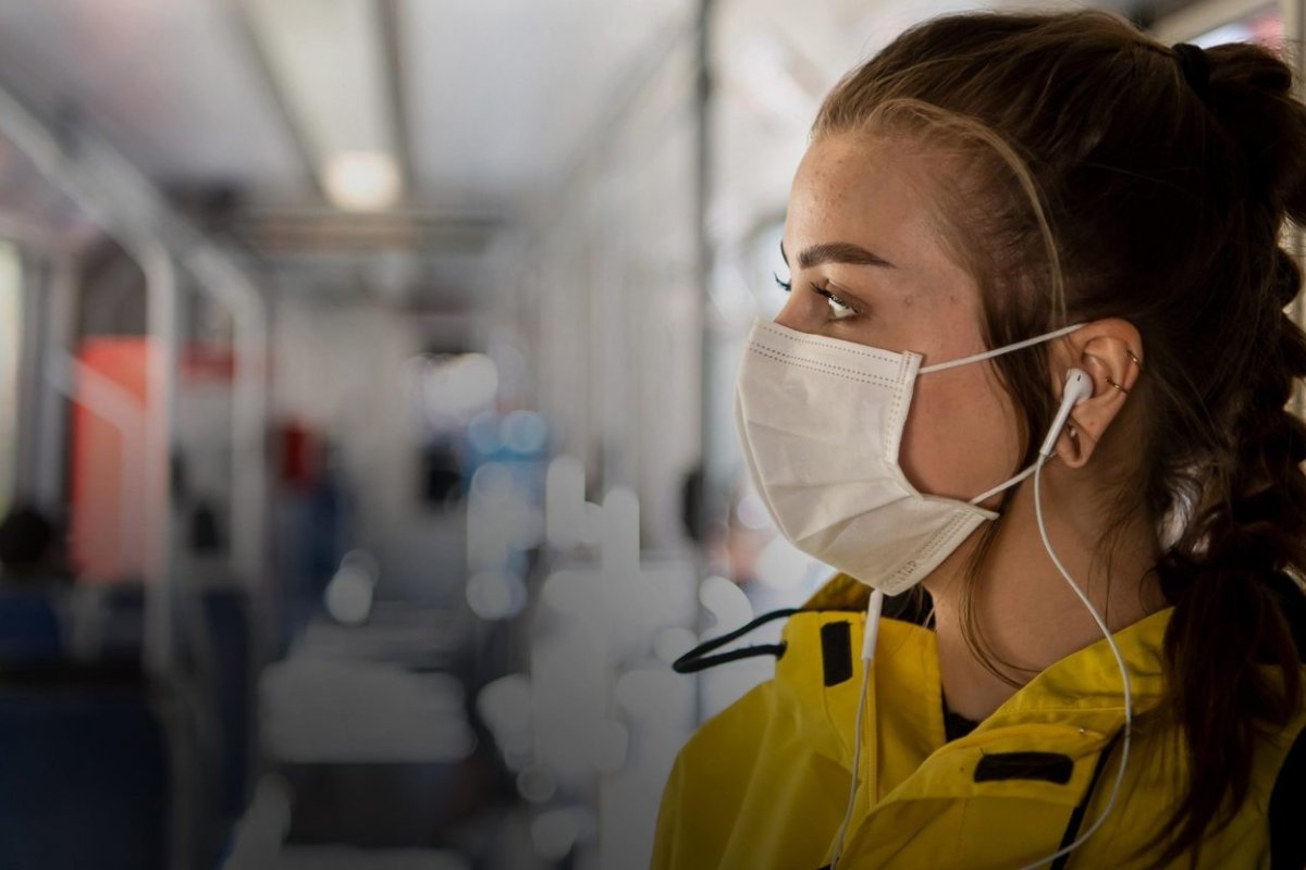 Obrigatoriedade na utilização de máscara é questionada na Alemanha após menina desmaiar e morrer em ônibus