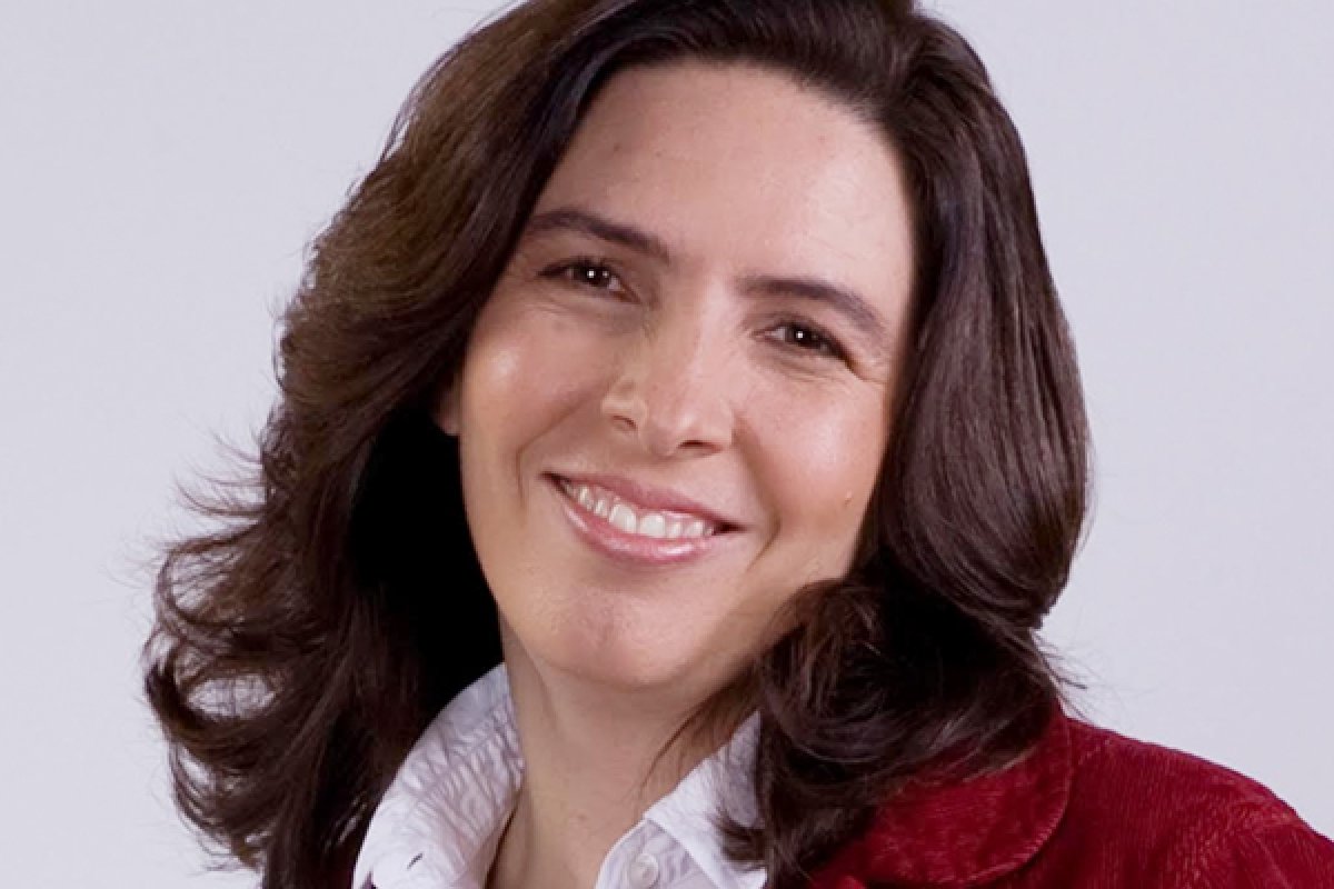 Mônica Bergamo da Folha de São Paulo sugere golpe contra Bolsonaro