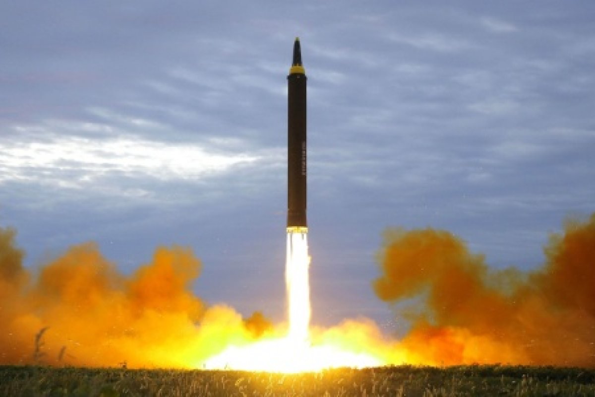 Coreia do Norte volta a lançar mísseis