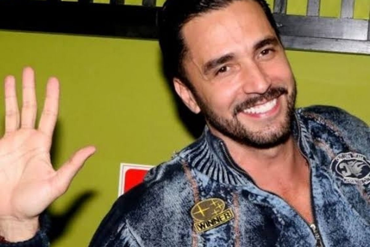 Com Covid-19, Latino fala da luta contra a doença