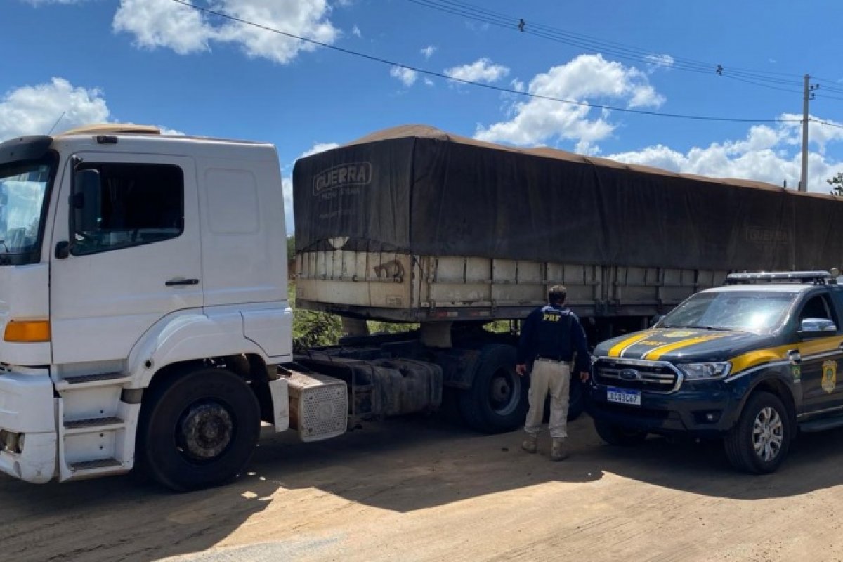 Dois motoristas são presos com caminhões irregulares em rodovias na Bahia