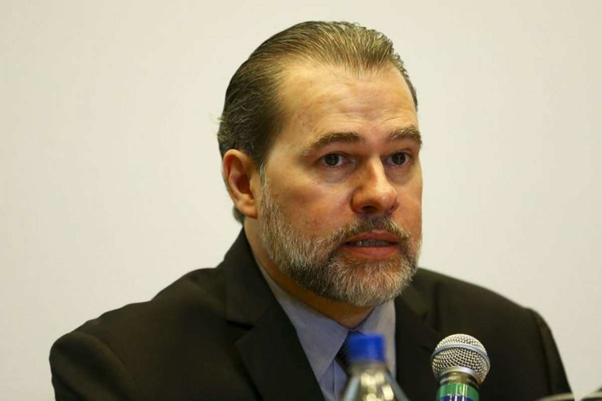Reformas devem enxugar Constituição, defende Toffoli