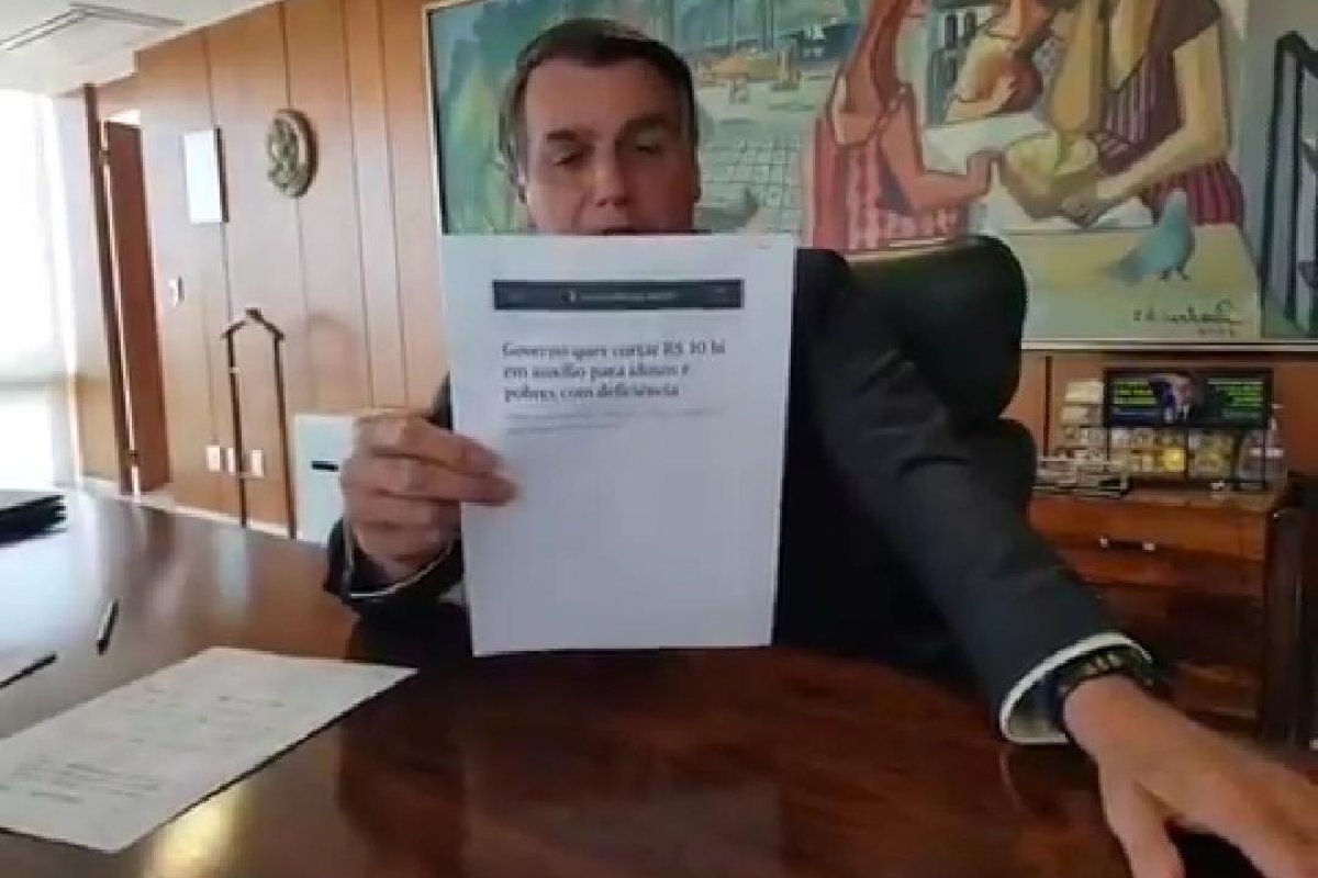 Vídeo: 'Vamos continuar com o Bolsa Família e ponto final', diz Bolsonaro